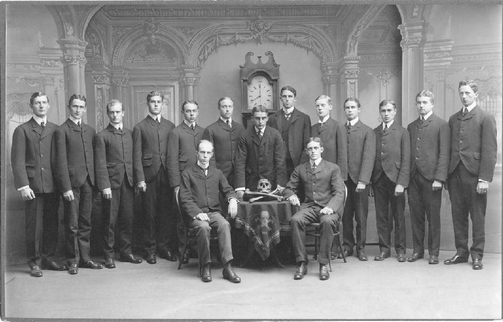 Postcard of Skull and Bones Society Building News Photo - Getty Images